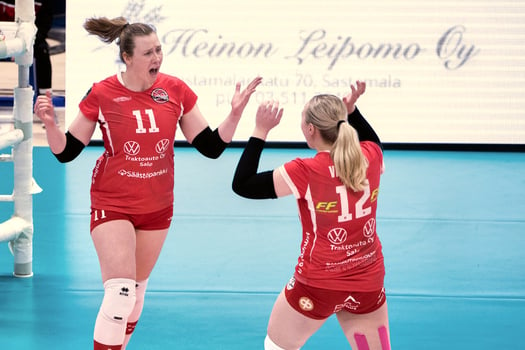 Volleyball professional Saana Virtanen cheering